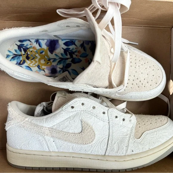 Chris Paul x Air Jordan 1 Low OG "Give Them Flowers" - Picture 9 of 10